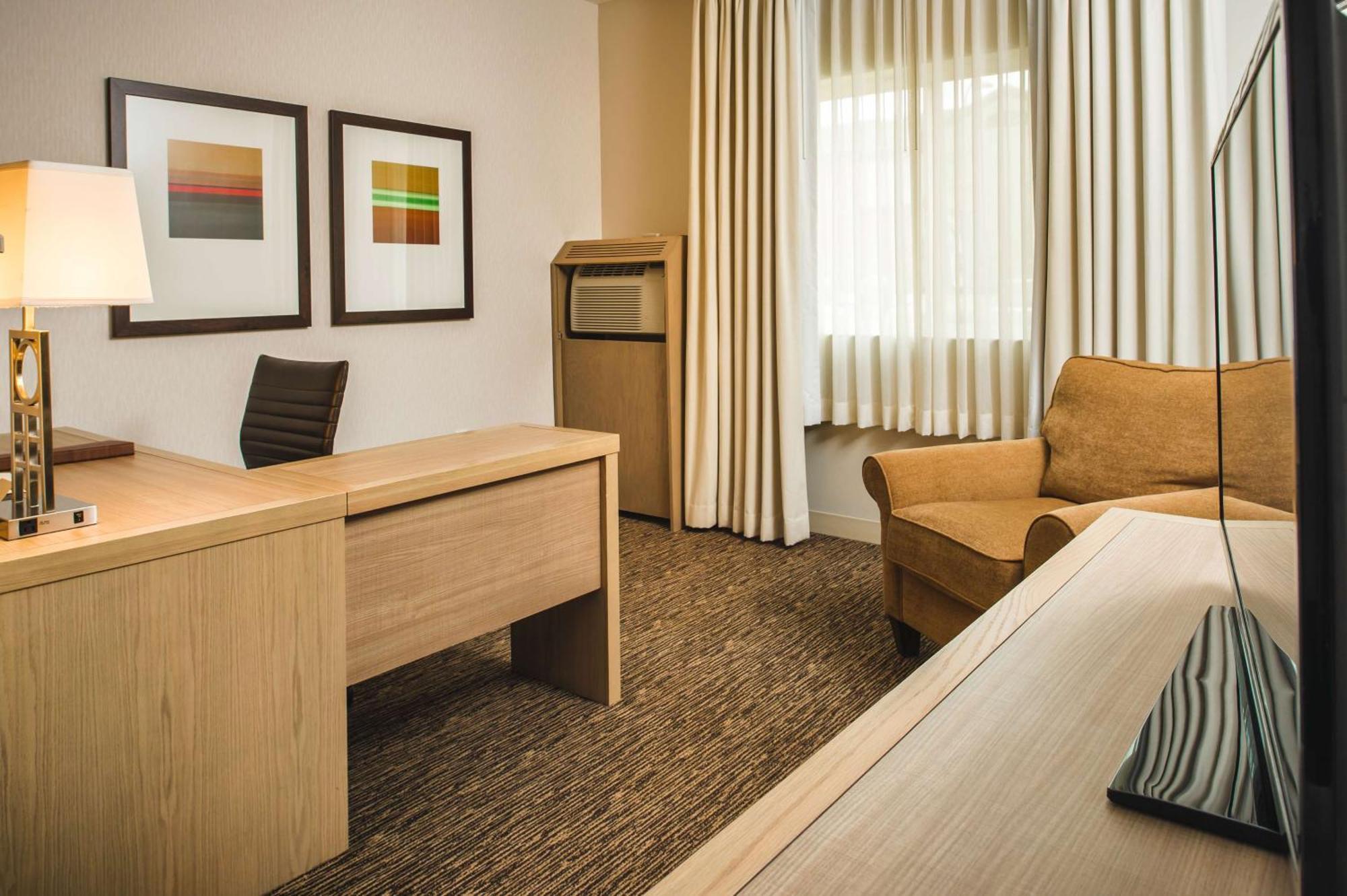 Hotel Doubletree By Hilton Olympia Exterior foto